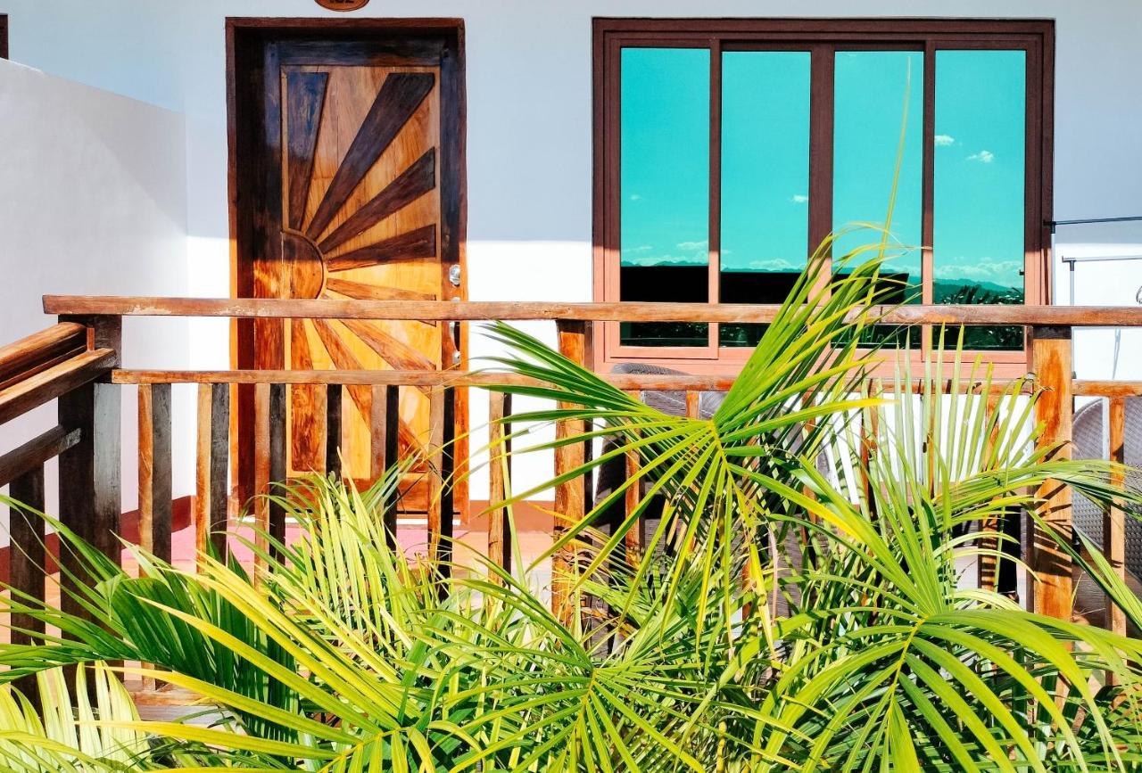 Reddoorz @ Sun Kissed Resort Guindulman 安达 外观 照片